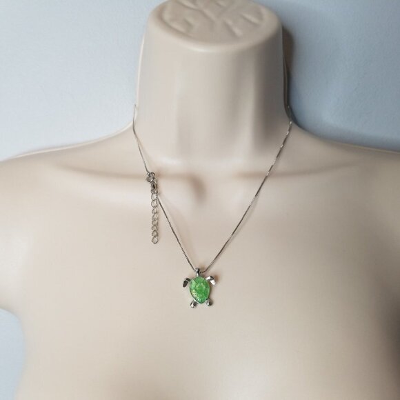 pretty Green Turtle with Silver Chain - Picture 3 of 10